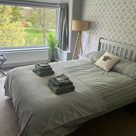 Lovely, Large Double Bedroom With Park View In Home Hazel Grove Exterior photo
