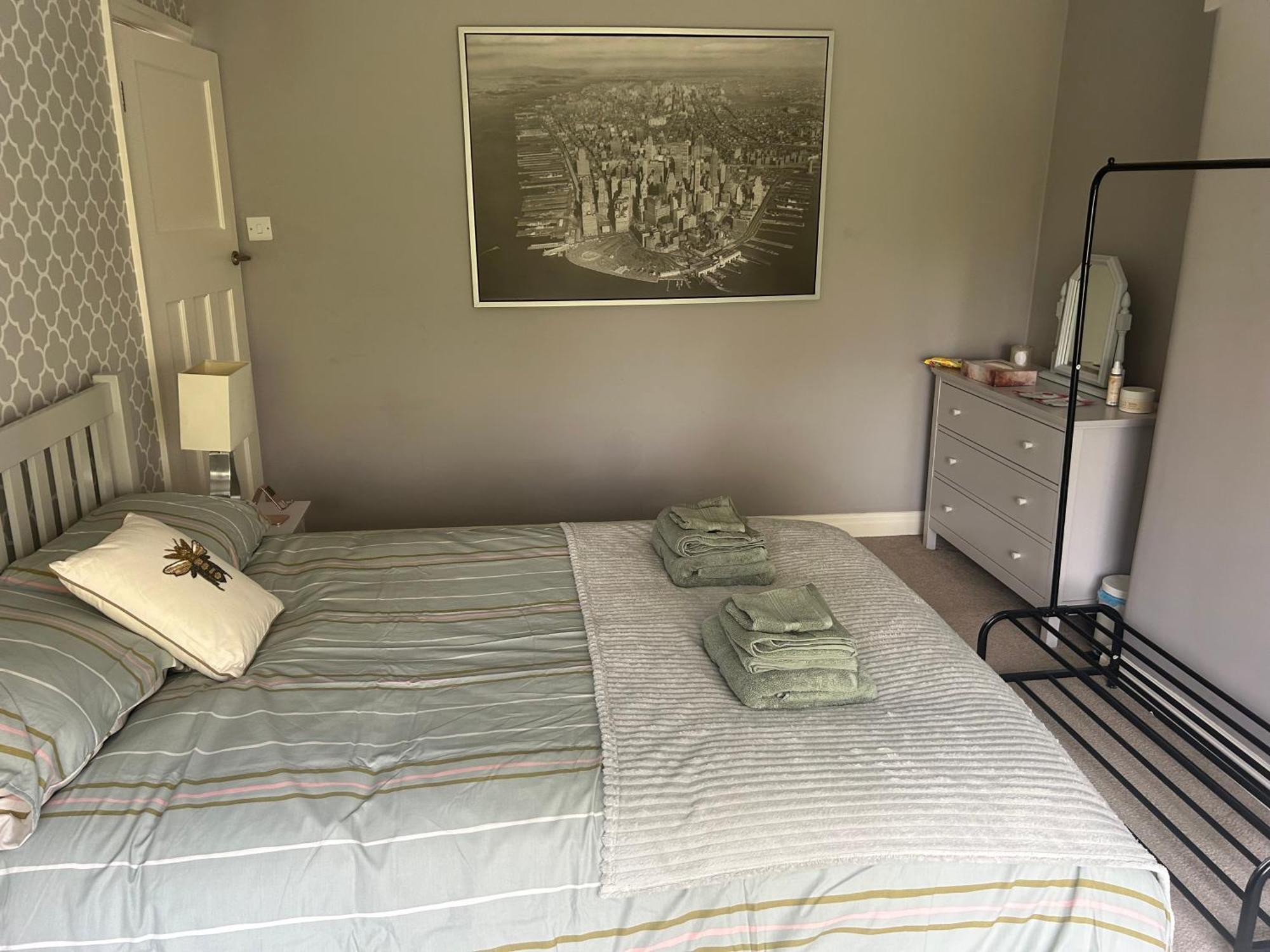 Lovely, Large Double Bedroom With Park View In Home Hazel Grove Exterior photo