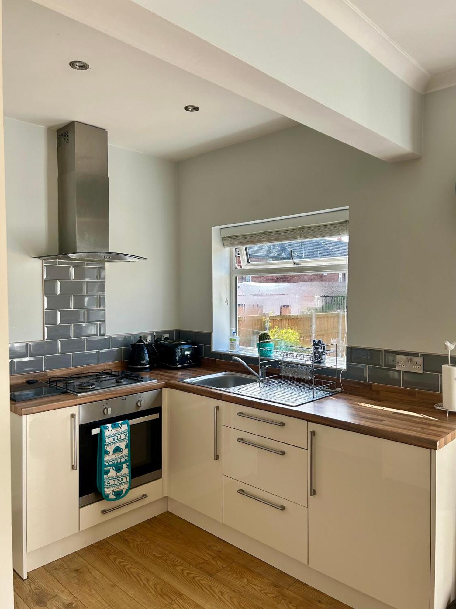 Lovely, Large Double Bedroom With Park View In Home Hazel Grove Exterior photo